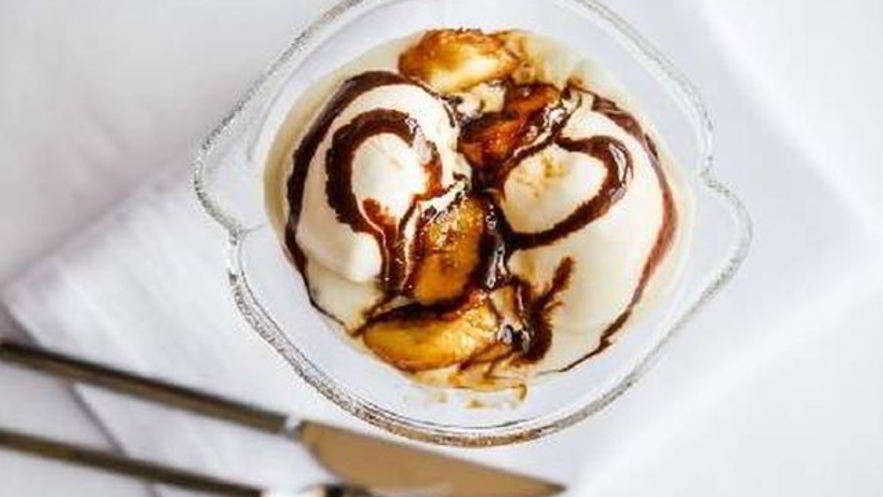 Рецепт бананового десерта с мороженым