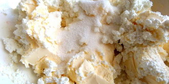 Рецепт творожного рулета с безейной прослойкой