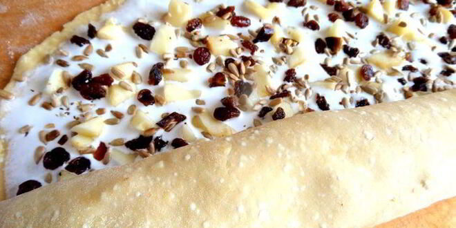 Рецепт творожного рулета с безейной прослойкой