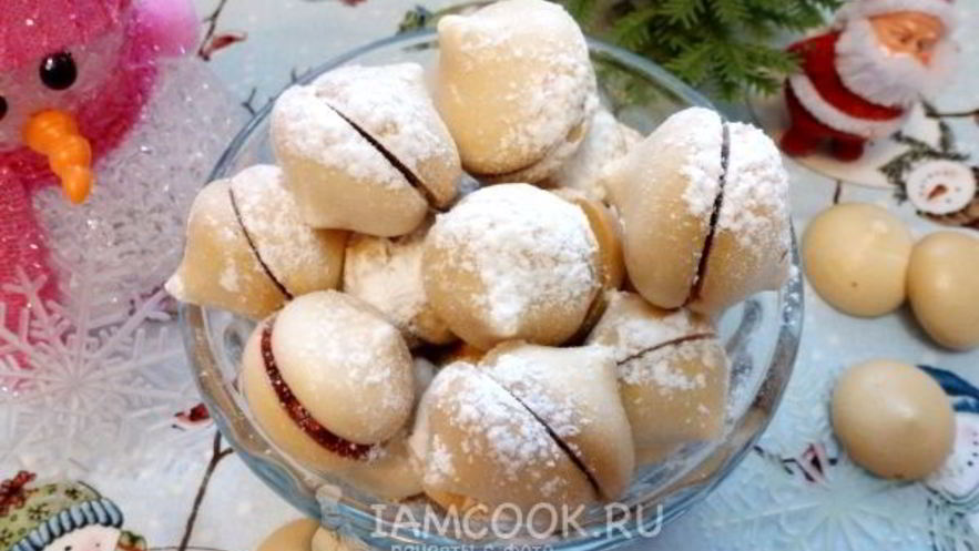 Рецепт вегетарианского безе с малиной из нутового отвара