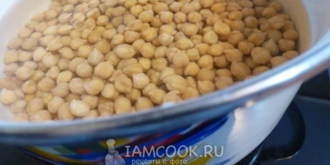 Рецепт вегетарианского безе с малиной из нутового отвара