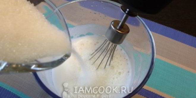 Рецепт вегетарианского безе с малиной из нутового отвара