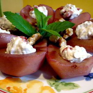 Рецепт Десерта Груша в вине, фаршированная грецким орехом и маскарпоне