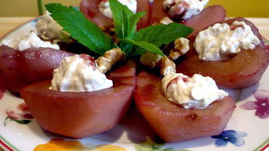 Рецепт десерта груша в вине, фаршированная грецким орехом и маскарпоне