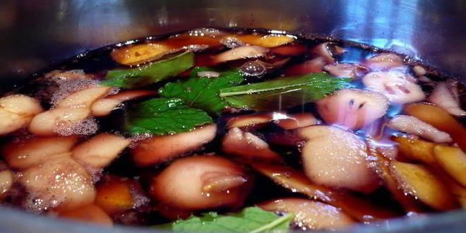 Рецепт десерта груша в вине, фаршированная грецким орехом и маскарпоне