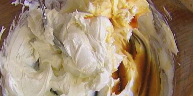 Рецепт карамелизированной хурмы с медом и маскарпоне