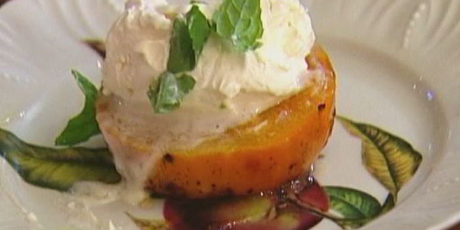 Рецепт карамелизированной хурмы с медом и маскарпоне