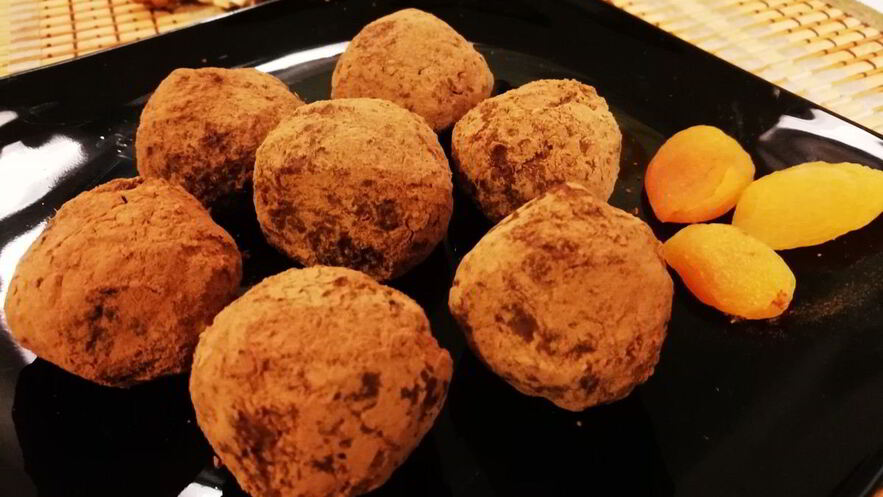 Рецепт конфет из банана, грецкого ореха и кураги