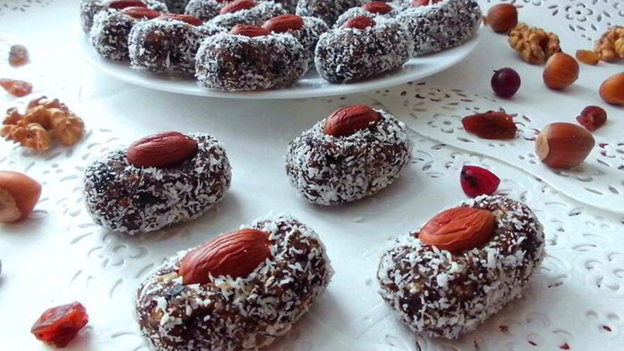 Рецепт конфет из чернослива в кокосовой стружке