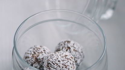 Рецепт Конфет из фиников с орехами