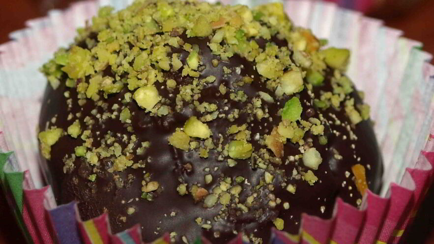 Рецепт конфет из миндальной муки с фисташками и клюквой