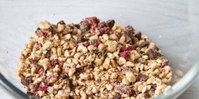 Рецепт ореховых конфет в белом шоколаде