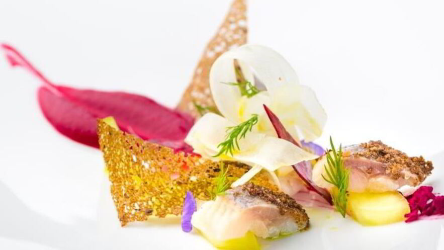 Рецепт атлантической сельди с тар-таром из яблок и кремом из хрена