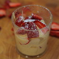 Рецепт Бисквита с клубникой и сливочным кремом