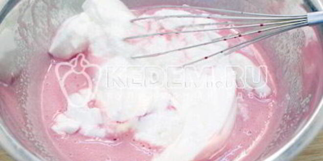 Рецепт бисквитного рулета с клубничным кремом