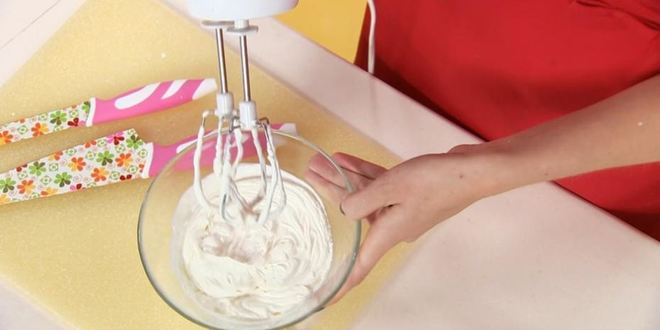 Рецепт блинных корзиночек с кремом и фруктами фламбе