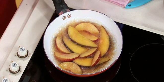 Рецепт блинных корзиночек с кремом и фруктами фламбе