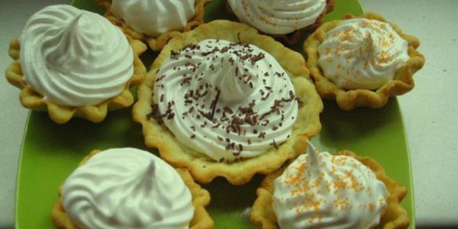 Рецепт корзиночек с бананами и белковым кремом