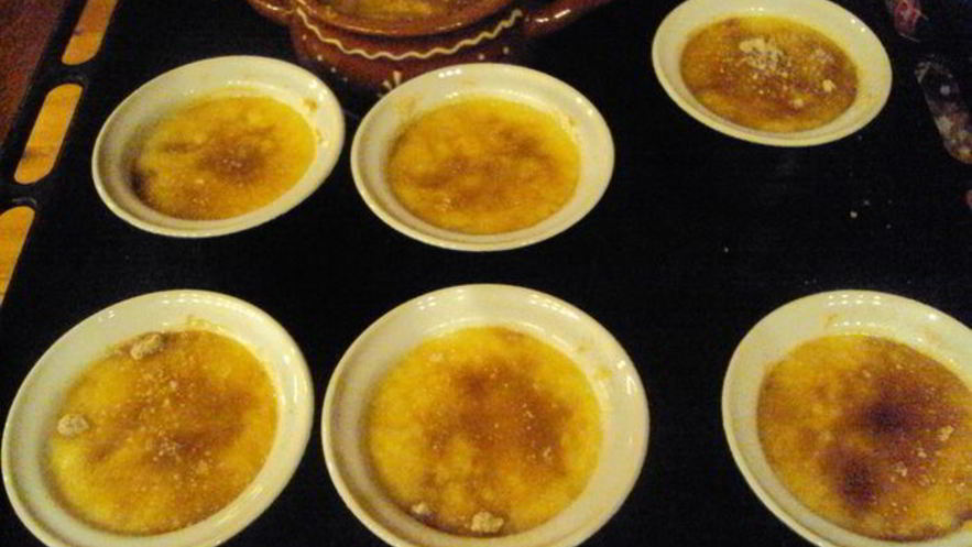 Рецепт крем-брюле с яблоками и изюмом