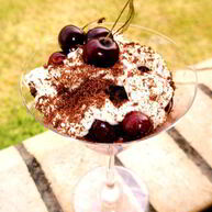 Рецепт Вишни с шоколадом и миндальным кремом