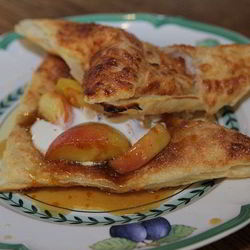 Рецепт Яблок на слоеном тесте со сметанным кремом