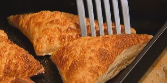 Рецепт яблок на слоеном тесте со сметанным кремом