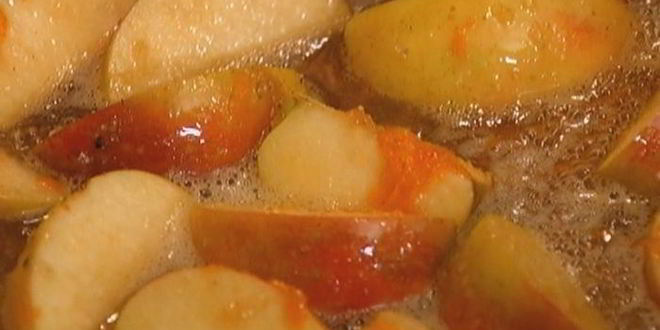 Рецепт яблок на слоеном тесте со сметанным кремом