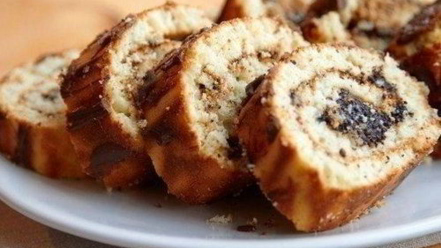 Рецепт быстрого рулета с клубничным мармеладом