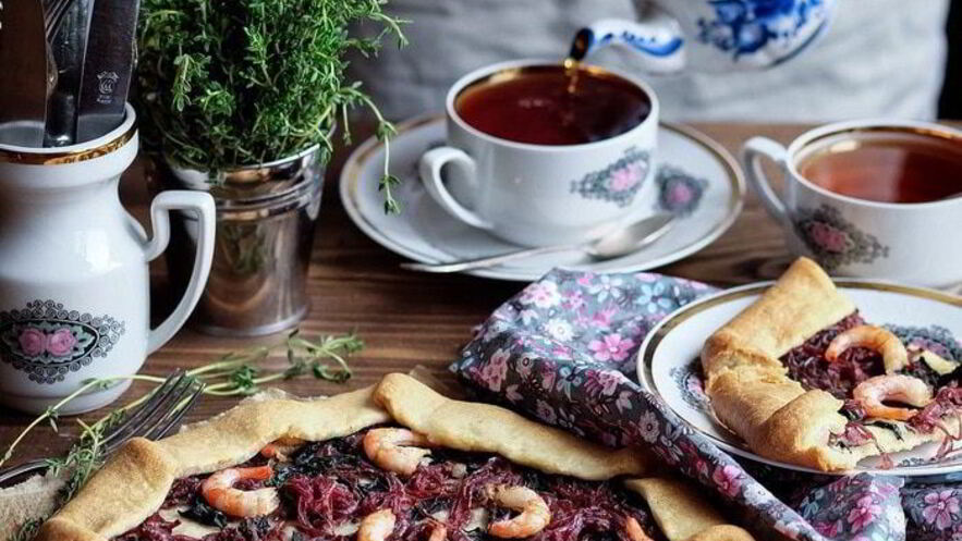 Рецепт галеты со шпинатом, луковым мармеладом и креветками