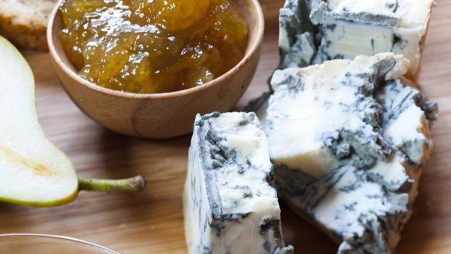 Рецепт горгонзолы с хлебом, медом и мармеладом