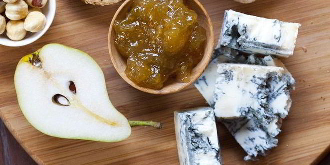 Рецепт горгонзолы с хлебом, медом и мармеладом