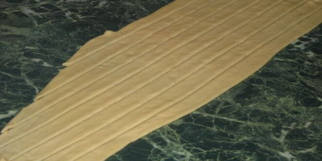 Рецепт корзинки с сахарными булочками и мармеладом