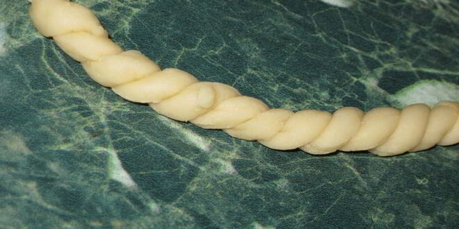 Рецепт корзинки с сахарными булочками и мармеладом