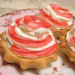 Рецепт Корзиночек с взбитыми сливками и мармеладом