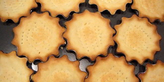 Рецепт корзиночек с взбитыми сливками и мармеладом