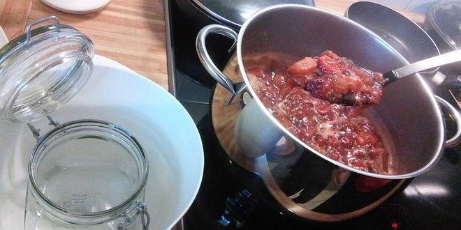 Рецепт мармелада из ревеня и клубники с мятой