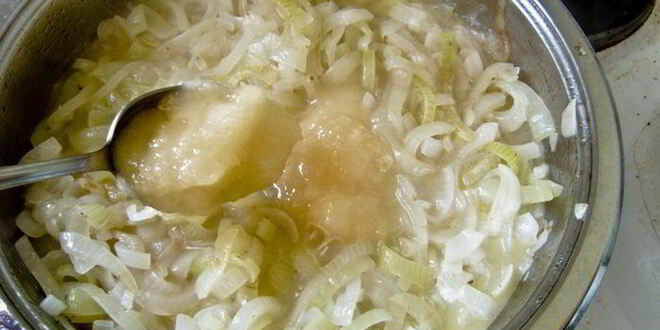 Рецепт рулета с луковым мармеладом