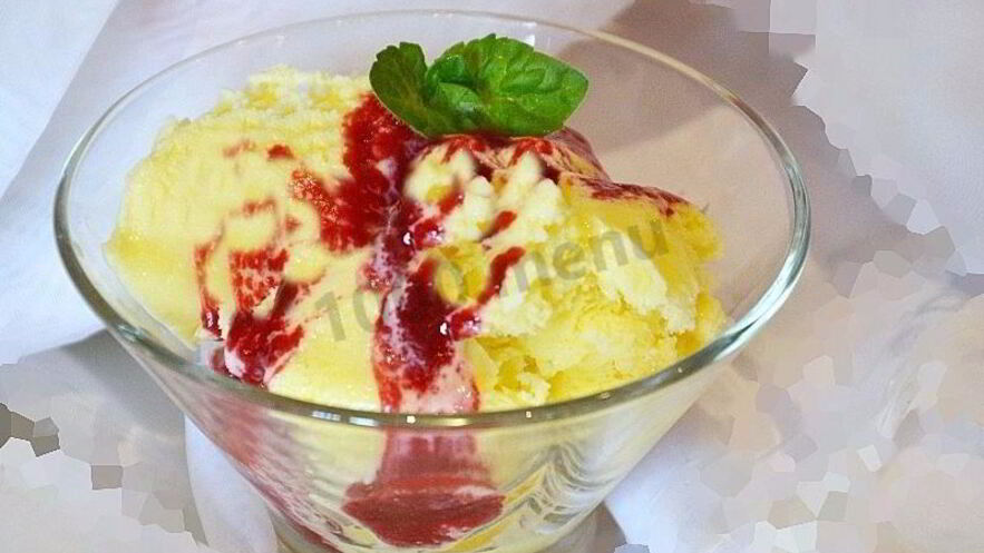 Рецепт домашнего мороженого с малиновым соусом