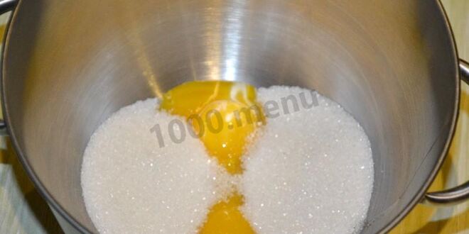 Рецепт домашнего мороженого с малиновым соусом