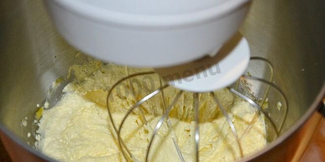 Рецепт домашнего мороженого с малиновым соусом