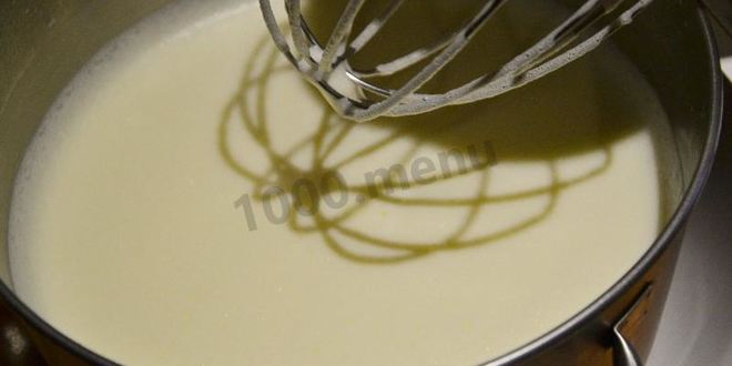 Рецепт домашнего мороженого с малиновым соусом