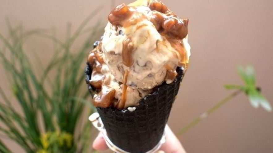 Рецепт карамельного мороженого с карамельными орешками