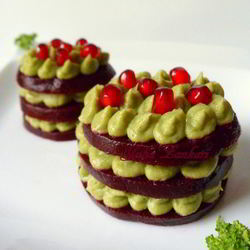 Рецепт Башенок из свеклы с муссом из авокадо