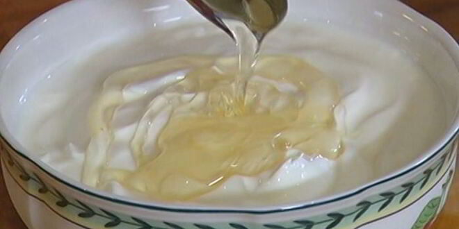 Рецепт йогуртового мусса с красной смородиной