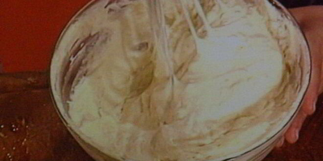 Рецепт мусса апельсиново-марципановый с острым шоколадным соусом и малиной