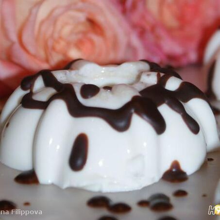 Рецепт Мусса молочного с шоколадным соусом