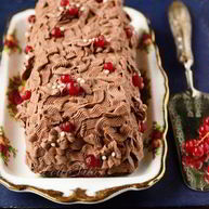 Рецепт Рождественского полена с шоколадным муссом и ягодами