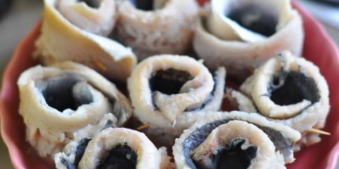 Рецепт рыбных рулетиков с грибным муссом