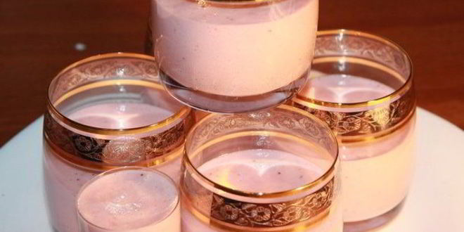 Рецепт шоколадна-клубничного мусс с орешками