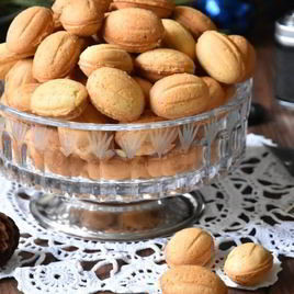 Рецепт Орешков с вареной сгущенкой